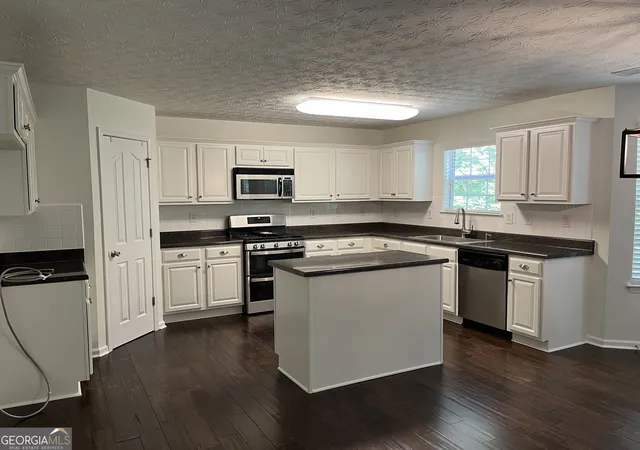 2nd image of 10 New York Ave, Sharpsburg, GA 30277 | MLS# 10822177