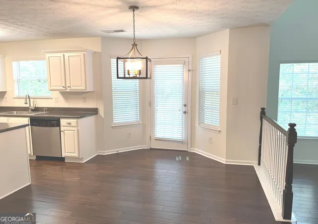 Photo 4 of Single family home for sale at 10 New York Ave, Sharpsburg, GA 30277 | MLS# 10822177 | Listing updated on 2026-09-14