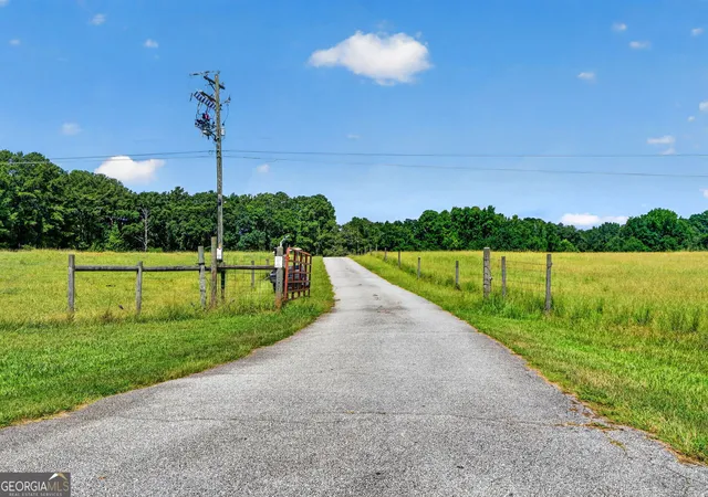 Photo 3 of Sale Pending at 2614 Locust Grv Rd, Griffin, GA 30223 | MLS# 10821800 | Listing updated on 2026-09-15