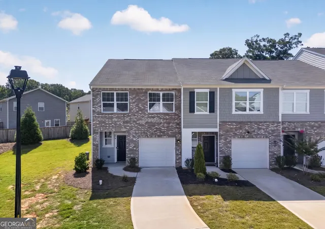 Townhouse for sale at 579 Magnolia Cir, Palmetto, GA 30268 | MLS# 10828729