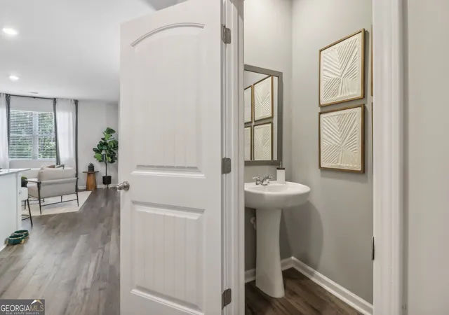 Photo 4 of Townhouse for sale at 524 Woodcreek Cir Sw #14, Atlanta, GA 30331 | MLS# 10806225 | Listing updated on 2026-10-11