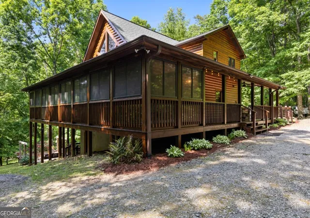 Photo 2 of Single family home for sale at 220 Solar Dr, Blue Ridge, GA 30513 | MLS# 10769863 | Listing updated on 2026-08-11