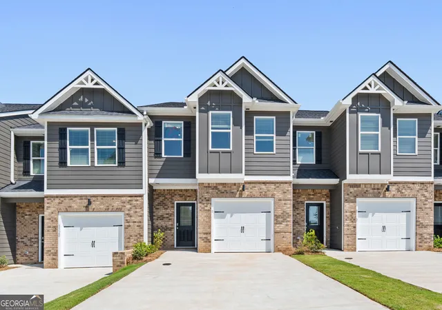 Townhouse for sale at 8330 Columbia Ct, Palmetto, GA 30268 | MLS# 10821172