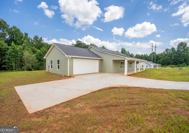 3rd image of 5691 Julian Baugh Rd, Lula, GA 30554 | MLS# 10813198
