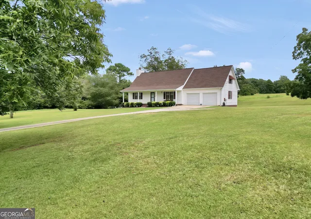 Photo 3 of Single family home for sale at 2050 N Mcdonough Rd, Griffin, GA 30223 | MLS# 10820060 | Listing updated on 2026-09-14