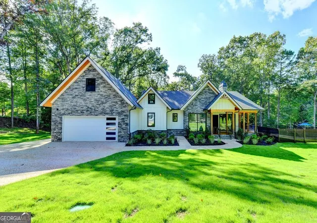 Photo 1 of Mansion for sale at 3933 Skyline Dr, Gainesville, GA 30501 | MLS# 10828904 | Listing updated on 2026-09-02