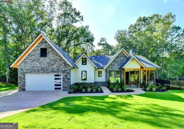 Photo 2 of Mansion for sale at 3933 Skyline Dr, Gainesville, GA 30501 | MLS# 10828904 | Listing updated on 2026-09-02