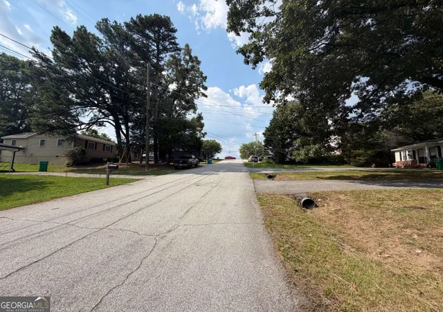 2nd image of 5921 Peco Ln, Austell, GA 30106