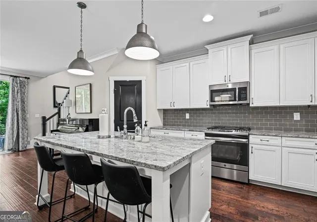 Photo 4 of Townhouse for sale at 138 Bellehaven Dr, Woodstock, GA 30188 | MLS# 10792836 | Listing updated on 2026-08-23