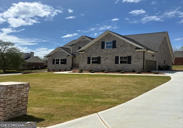 Photo 2 of Single family home for sale at 5620 Shamrock Ln, Douglasville, GA 30135 | MLS# 10733441 | Listing updated on 2026-10-13