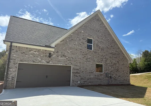 Photo 4 of Single family home for sale at 5620 Shamrock Ln, Douglasville, GA 30135 | MLS# 10733441 | Listing updated on 2026-10-13