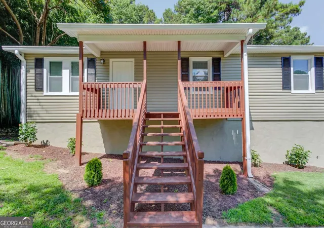 3rd image of 1381 Timbercrest Dr, Lawrenceville, GA 30045 | MLS# 10810865