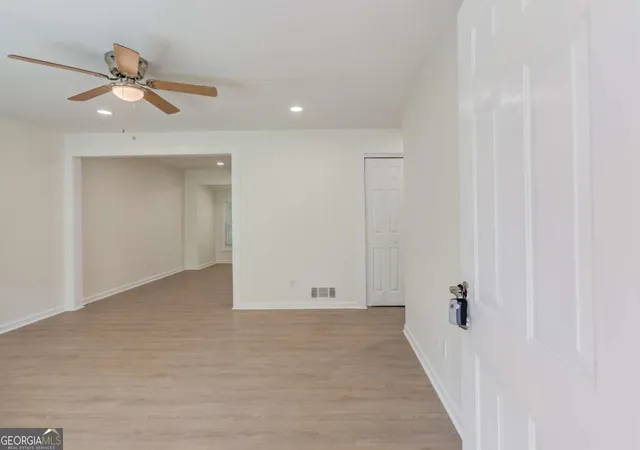 4th image of 1381 Timbercrest Dr, Lawrenceville, GA 30045 | MLS# 10810865