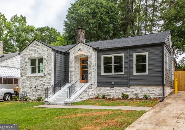 2nd image of 1699 Olympian Wy, Atlanta, GA 30310 | MLS# 10818670
