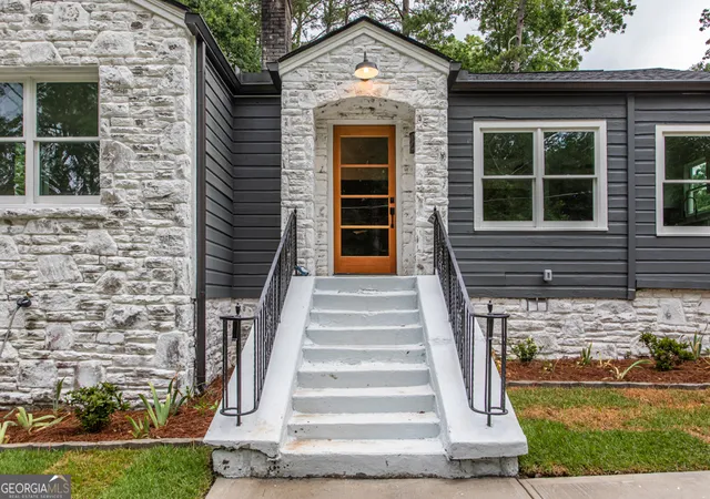 4th image of 1699 Olympian Wy, Atlanta, GA 30310 | MLS# 10818670