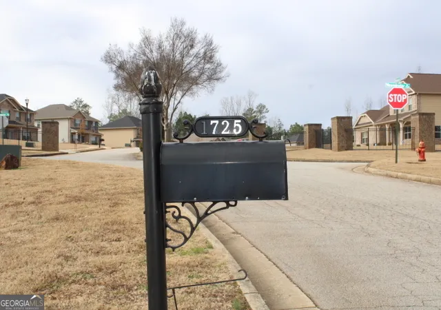 Photo 2 of Sale Pending at 1725 Wesminster Cir, Griffin, GA 30223 | MLS# 10546052 | Listing updated on 2026-06-26
