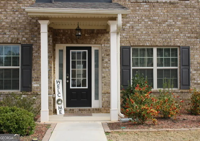 Photo 2 of Sale Pending at 1725 Wesminster Cir, Griffin, GA 30223 | MLS# 10546052 | Listing updated on 2026-06-26