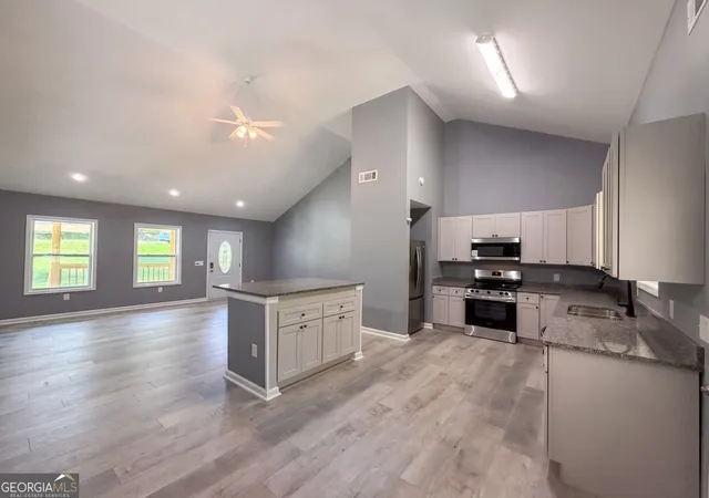 Photo 2 of Single family home for sale at 201 Deerfield Ln, Carrollton, GA 30116 | MLS# 10834811 | Listing updated on 2026-09-11