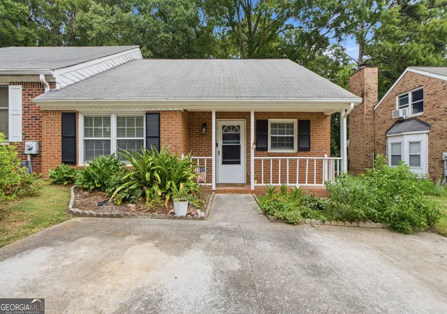 1st image of 320 Williamsburg Way, Fayetteville, GA 30214 | MLS# 10813122