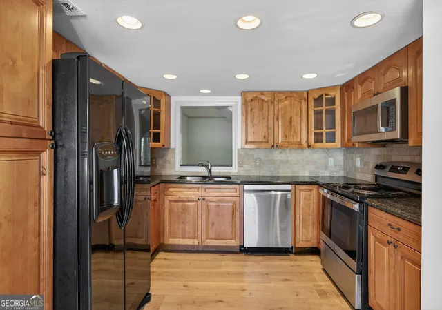 Photo 4 of Sale Pending at 1 Fairway Dr, Kennesaw, GA 30144 | MLS# 10715882 | Listing updated on 2026-09-22