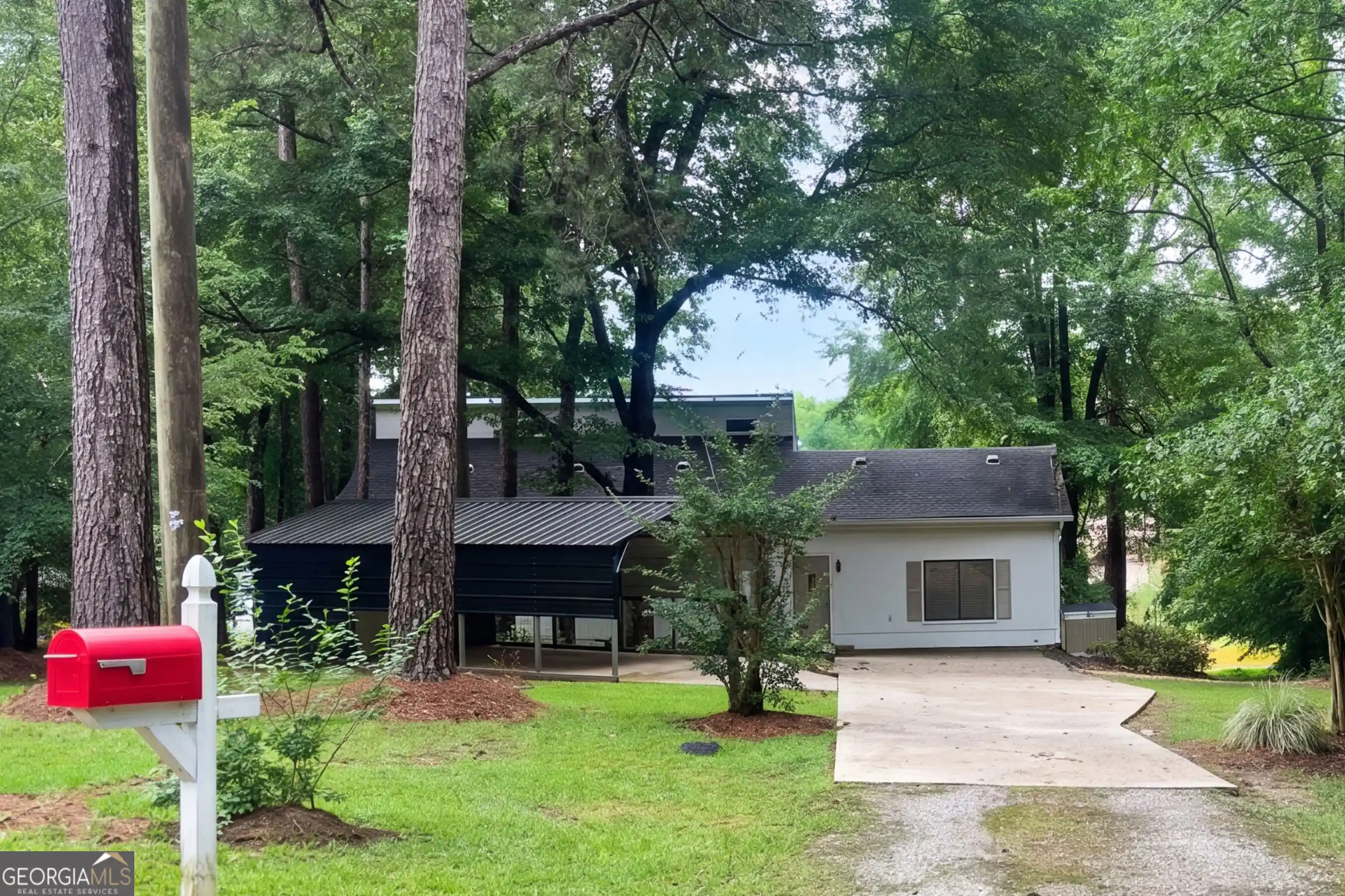 Photo 1 of Single family home for sale at 120 Bay Ct, Eatonton, GA 31024 | MLS# 10870837 | Listing updated on 2026-10-24