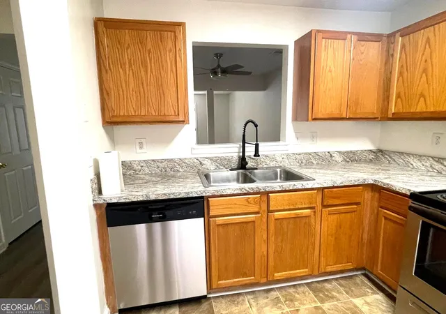 Photo 2 of Townhouse for sale at 3168 Kingswood Gln, Decatur, GA 30034 | MLS# 10826626 | Listing updated on 2026-09-19