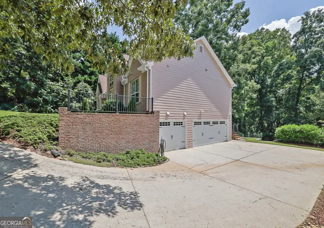 Photo 3 of Single family home for sale at 3121 Wildwood Rd, Suwanee, GA 30024 | MLS# 10804419 | Listing updated on 2026-08-30
