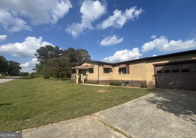 Photo 3 of Sale Pending at 915 Holiness Campground Rd, Cleveland, GA 30528 | MLS# 10611157 | Listing updated on 2025-11-20