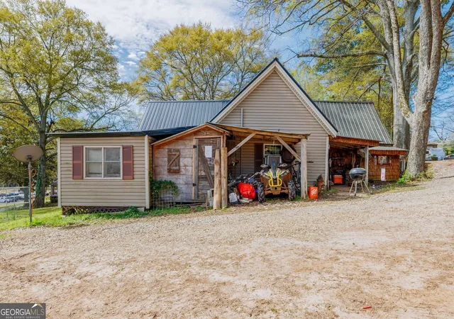 Photo 3 of Single family home for sale at 5408 Spring St, Flowery Branch, GA 30542 | MLS# 10811237 | Listing updated on 2026-09-21