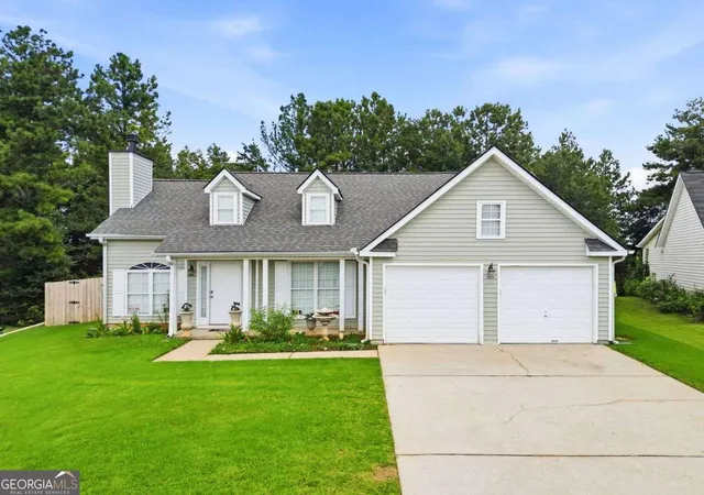 2nd image of 1016 Meadow Glen Cir, Fairburn, GA 30213 | MLS# 10811095