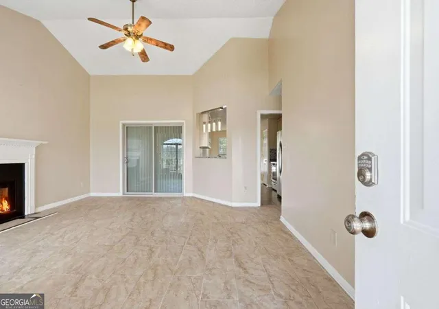 5th image of 1016 Meadow Glen Cir, Fairburn, GA 30213 | MLS# 10811095