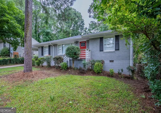 3rd image of 2450 Springdale Rd Sw, Atlanta, GA 30315 | MLS# 10788077