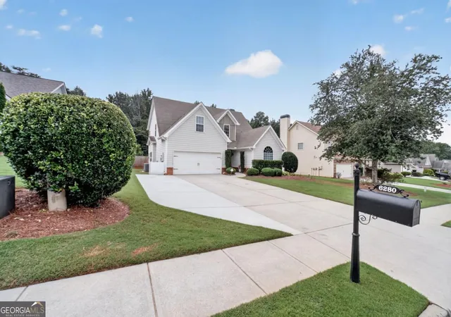 3rd image of 6280 Cove Creek Dr, Flowery Branch, GA 30542 | MLS# 10822606