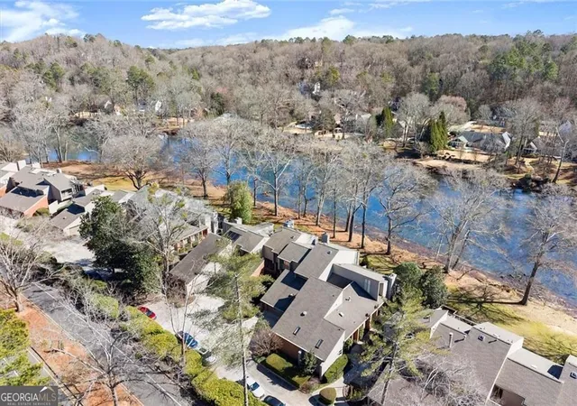 Photo 3 of Sale Pending at 4094 Columns Dr Se, Marietta, GA 30067 | MLS# 10693881 | Listing updated on 2026-04-22