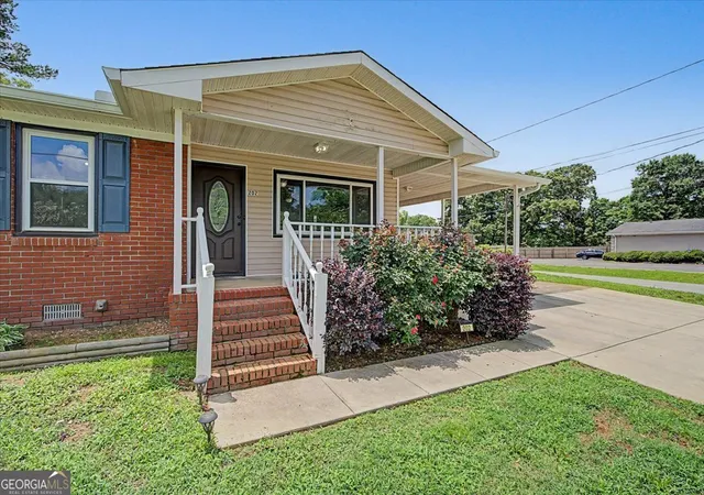 1st image of 202 Plantation Ave, Cedartown, GA 30125 | MLS# 10778628