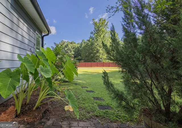 Photo 4 of Single family home for sale at 52 Brooks Lake Dr, Newnan, GA 30263 | MLS# 10830230 | Listing updated on 2026-09-29
