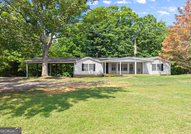 Photo 1 of Single family home for sale at 3501 Looper Lake Rd, Gainesville, GA 30506 | MLS# 10855359 | Listing updated on 2026-10-30