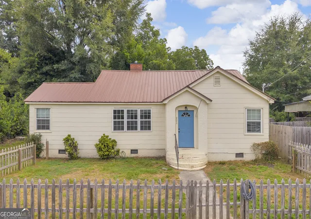 Photo 1 of Single family home for sale at 221 Edwards St, Elberton, GA 30635 | MLS# 10814097 | Listing updated on 2026-09-18