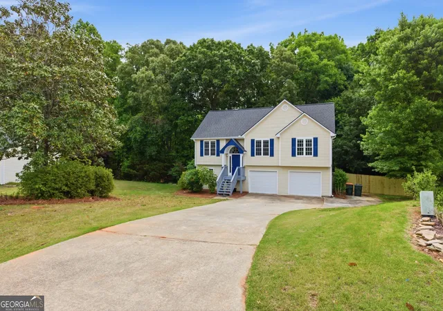 Homes for sale in Loganville, GA | 1026 Carriage Wy, Loganville, GA 30052 | MLS# 10799327