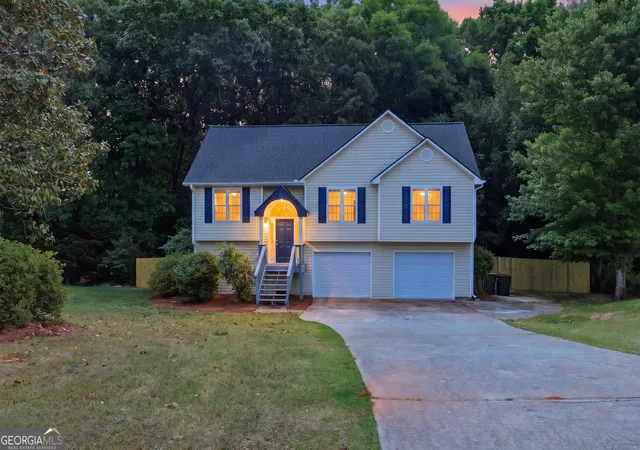 Photo 3 of Single family home for sale at 1026 Carriage Way, Loganville, GA 30052 | MLS# 10799327 | Listing updated on 2026-07-20