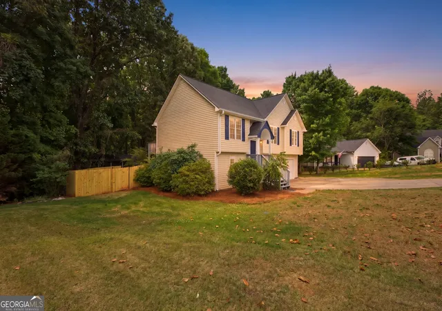 Photo 3 of Single family home for sale at 1026 Carriage Way, Loganville, GA 30052 | MLS# 10799327 | Listing updated on 2026-07-20
