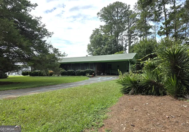 Photo 2 of Single family home for sale at 1215 Glenn Carrie Rd, Hull, GA 30646 | MLS# 10812662 | Listing updated on 2026-08-07