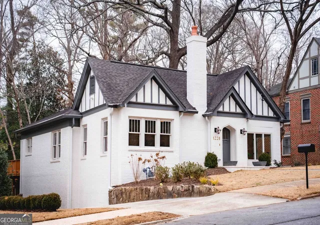 Photo 3 of Single family home for sale at 1224 Stillwood Dr Ne, Atlanta, GA 30306 | MLS# 10694613 | Listing updated on 2026-08-10