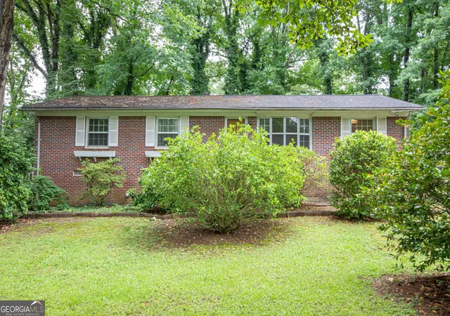 Photo 3 of Sale Pending at 442 Stonewood Dr, Stone Mountain, GA 30087 | MLS# 10827661 | Listing updated on 2026-09-11