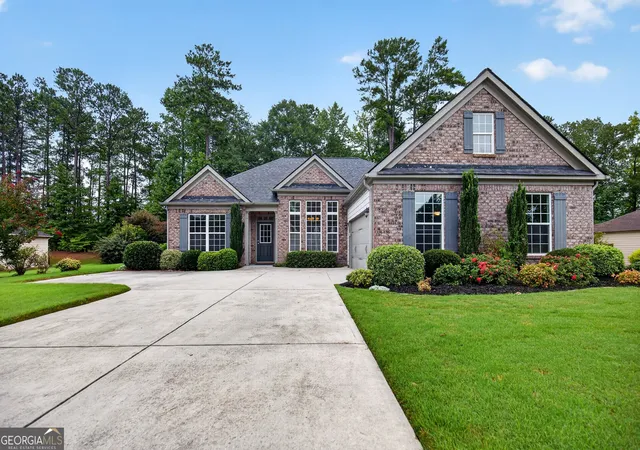 Photo 3 of Single family home for sale at 155 Savannah Dr, Senoia, GA 30276 | MLS# 10821314 | Listing updated on 2026-08-21