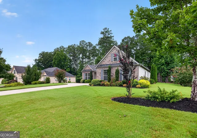 Photo 4 of Single family home for sale at 155 Savannah Dr, Senoia, GA 30276 | MLS# 10821314 | Listing updated on 2026-09-23