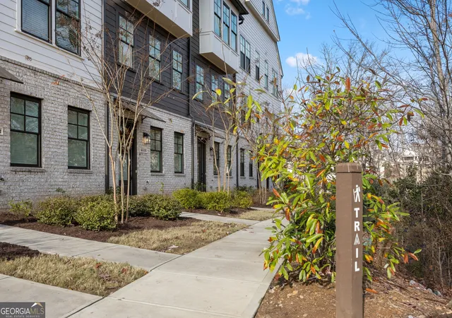 Photo 3 of Townhouse for sale at 6529 Beacon Dr, Sandy Springs, GA 30328 | MLS# 10823225 | Listing updated on 2026-09-12