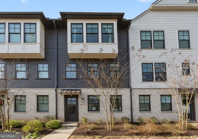 Photo 4 of Townhouse for sale at 6529 Beacon Dr, Sandy Springs, GA 30328 | MLS# 10823225 | Listing updated on 2026-09-12