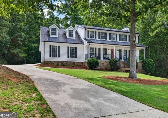 Photo 3 of Single family home for sale at 381 Country Lake Dr, Mcdonough, GA 30252 | MLS# 10804643 | Listing updated on 2026-09-18