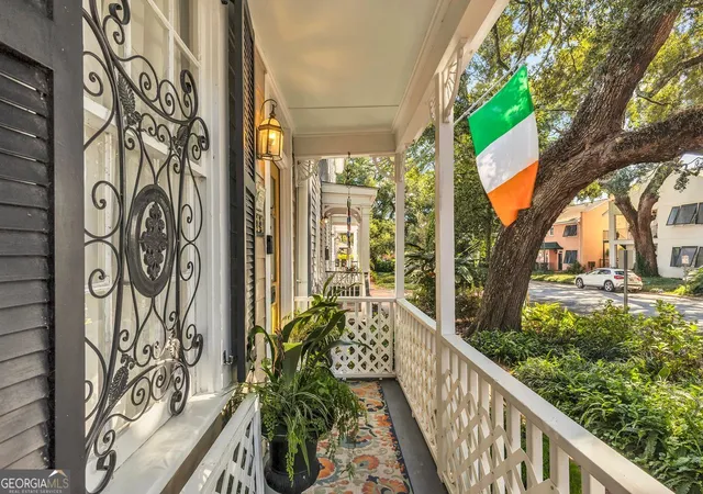 Photo 3 of Single family home for sale at 528 E Jones St, Savannah, GA 31401 | MLS# 10717857 | Listing updated on 2026-06-25